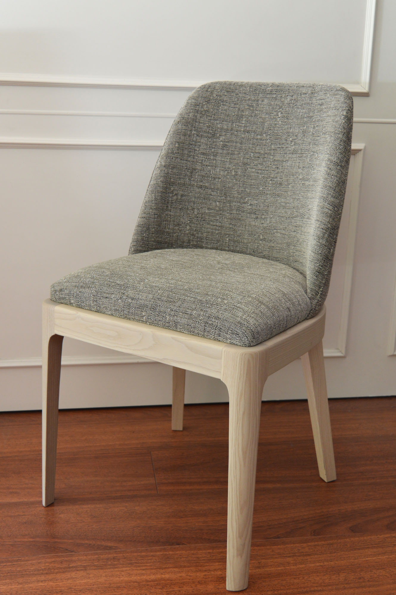 Silla de diseño curvada detalle - Arin y Embil