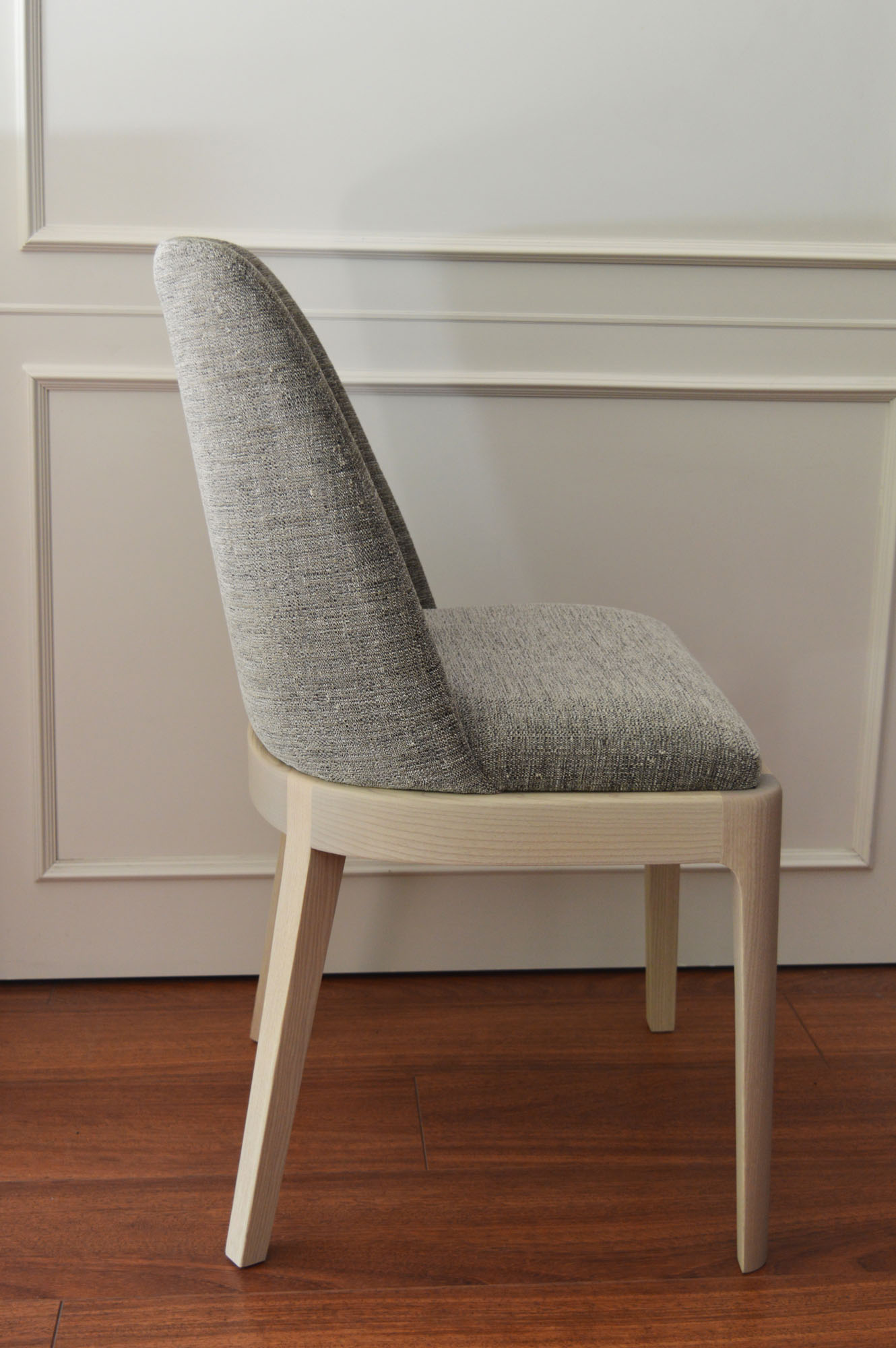 Silla de diseño curvada detalle - Arin y Embil