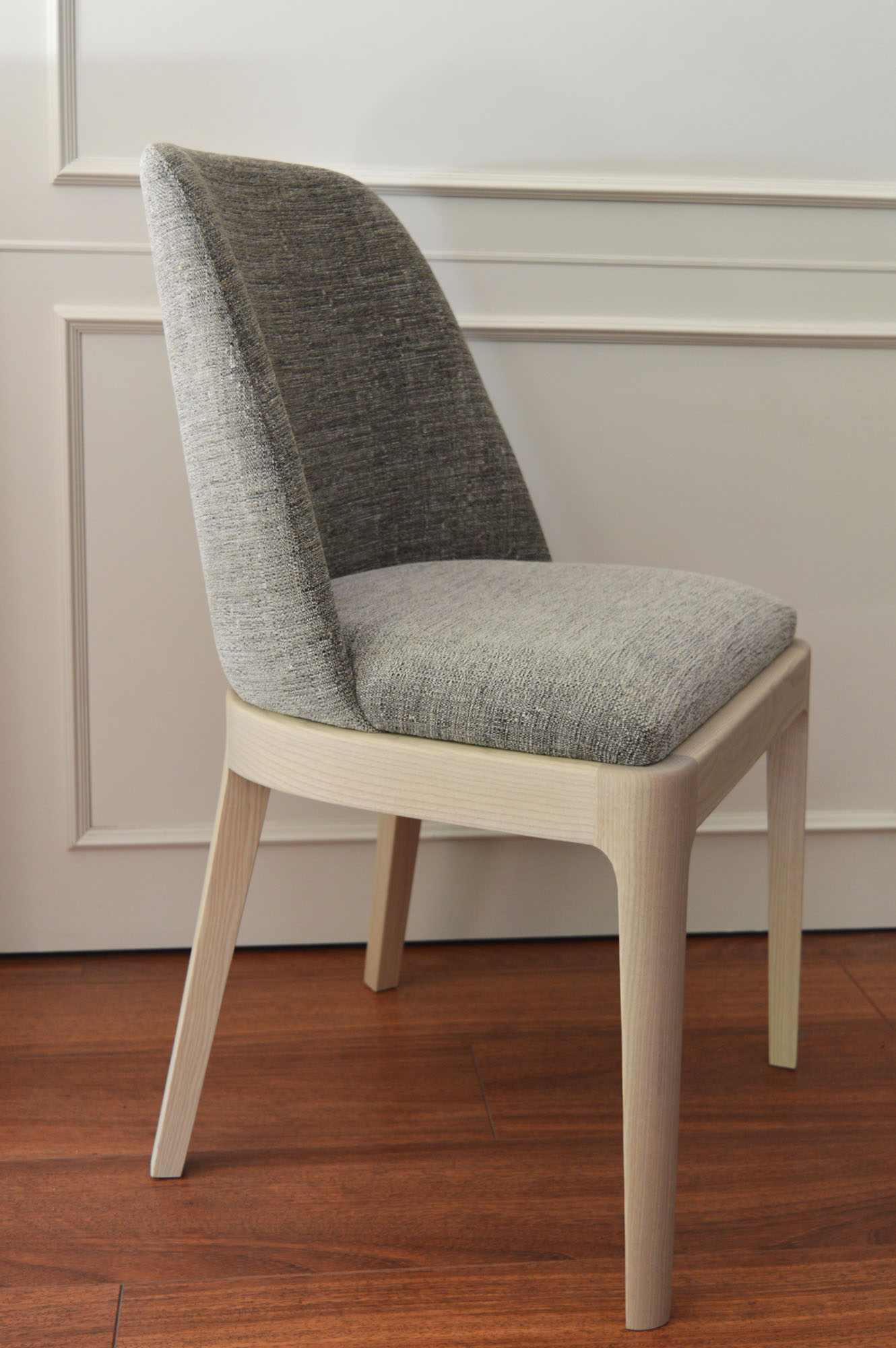 Silla de diseño curvada detalle - Arin y Embil