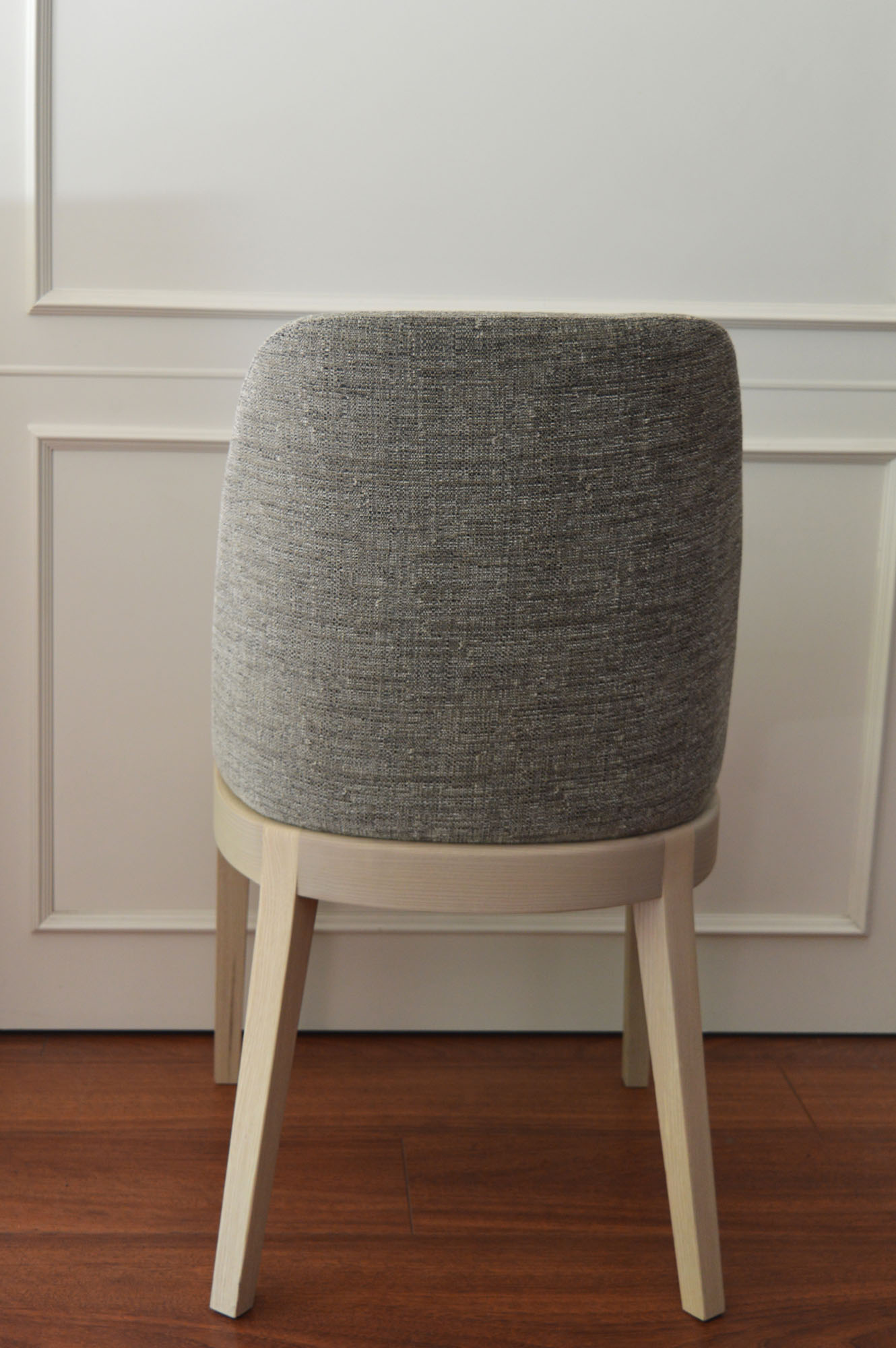 Silla de diseño curvada detalle - Arin y Embil