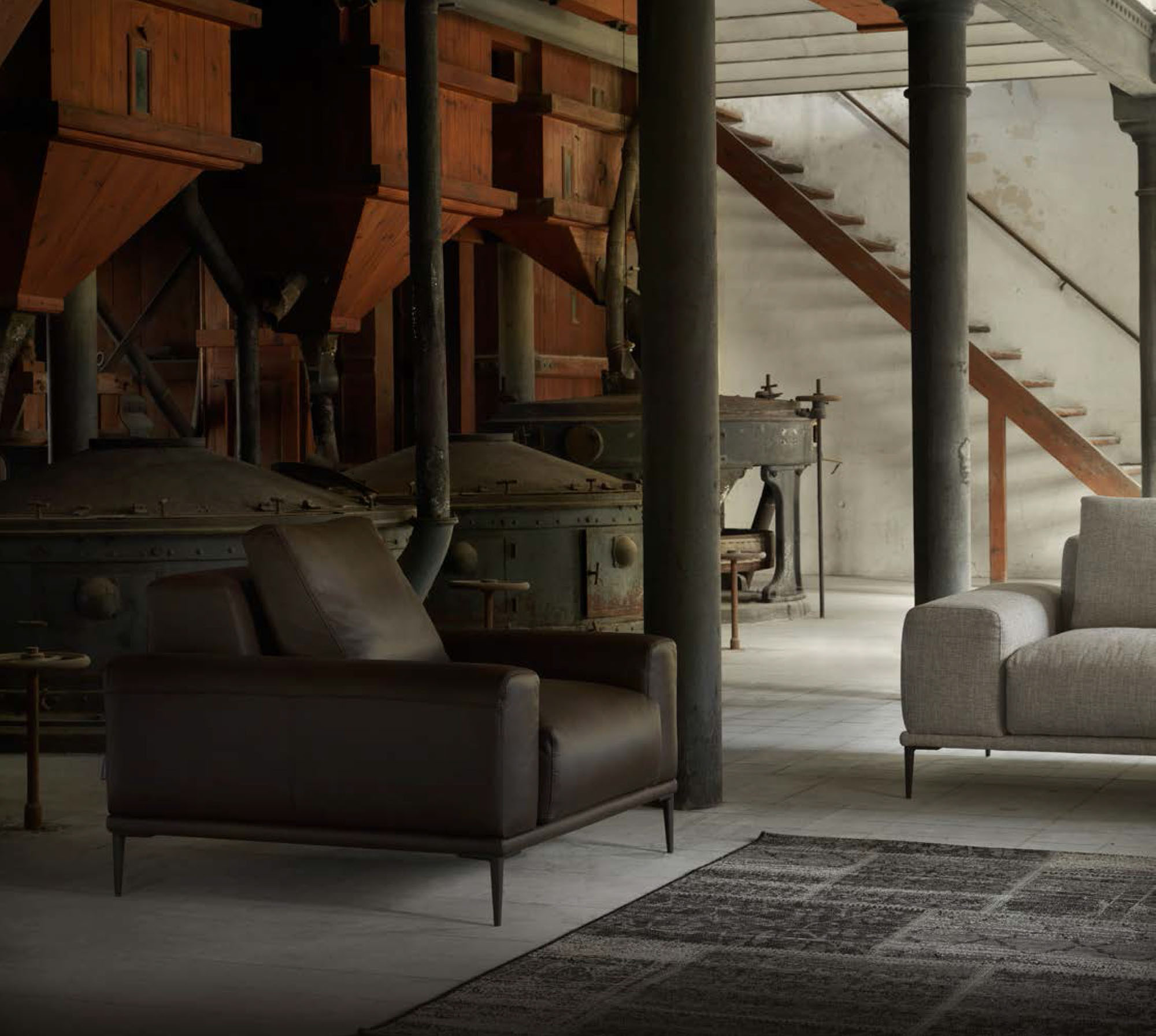 Butaca de piel de diseño con patas - Arin y Embil