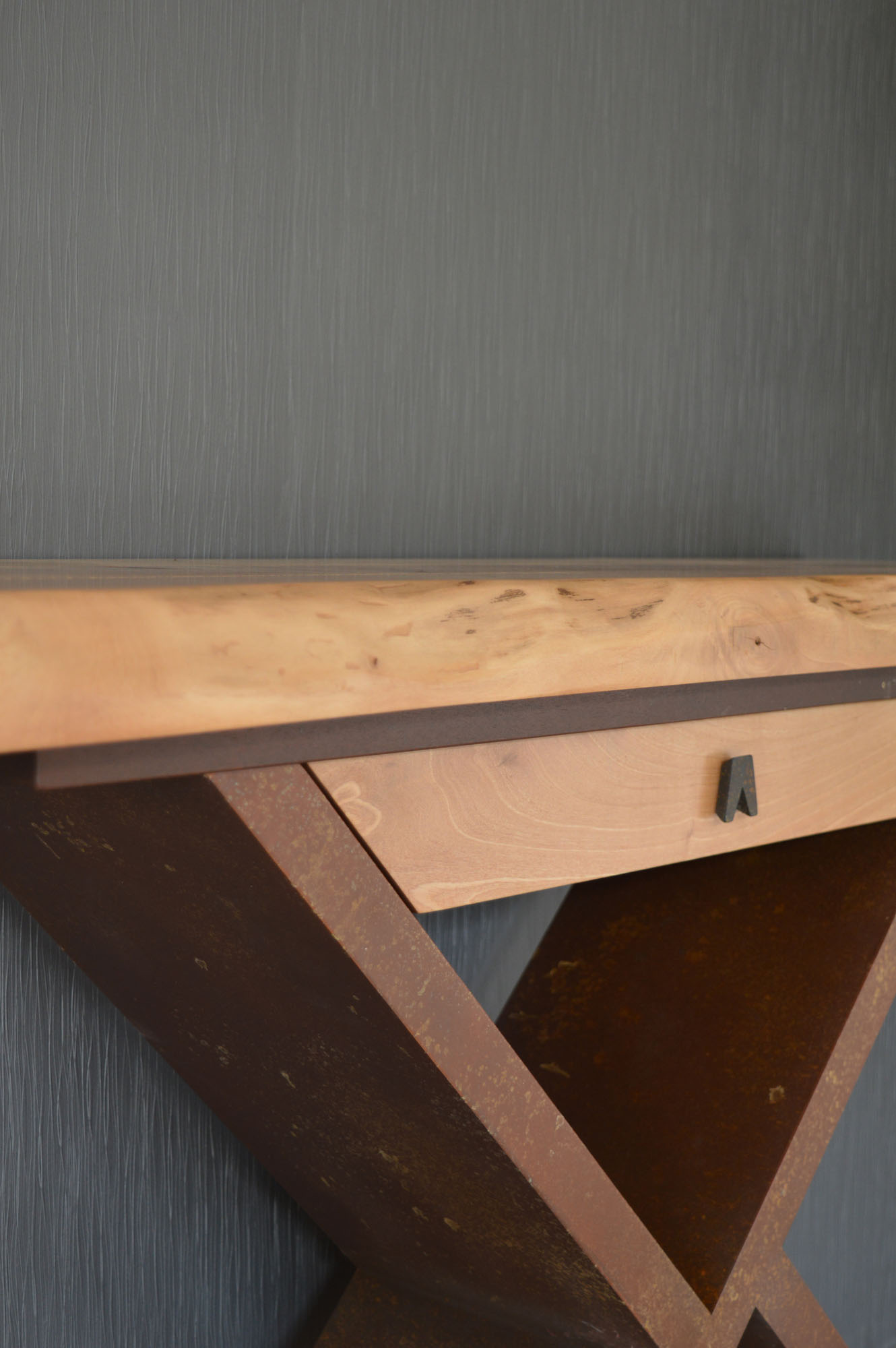 Consola de nogal macizo - Arin y Embil