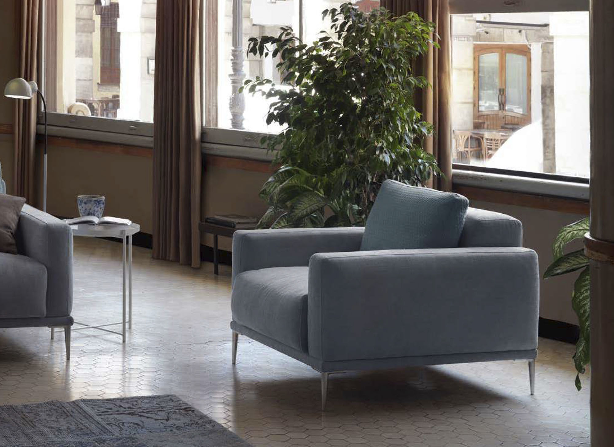 Butaca de diseño con patas - Arin y Embil