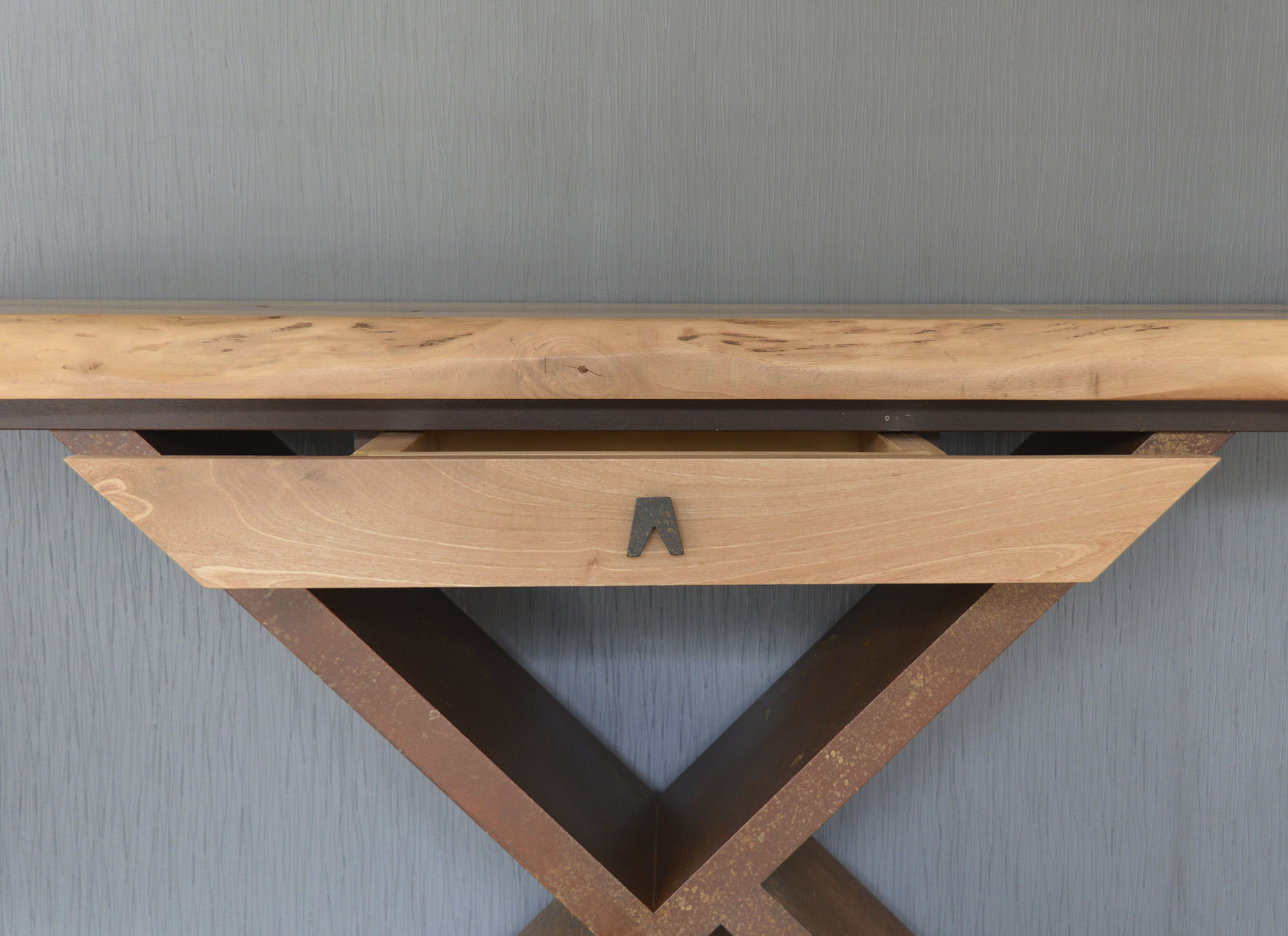 Consola de nogal macizo - Arin y Embil