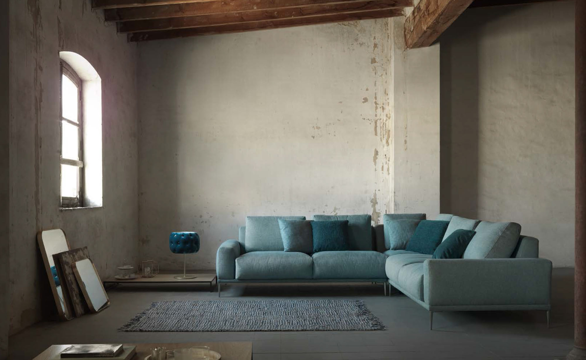 Sofá esquinero con patas - Arin y Embil