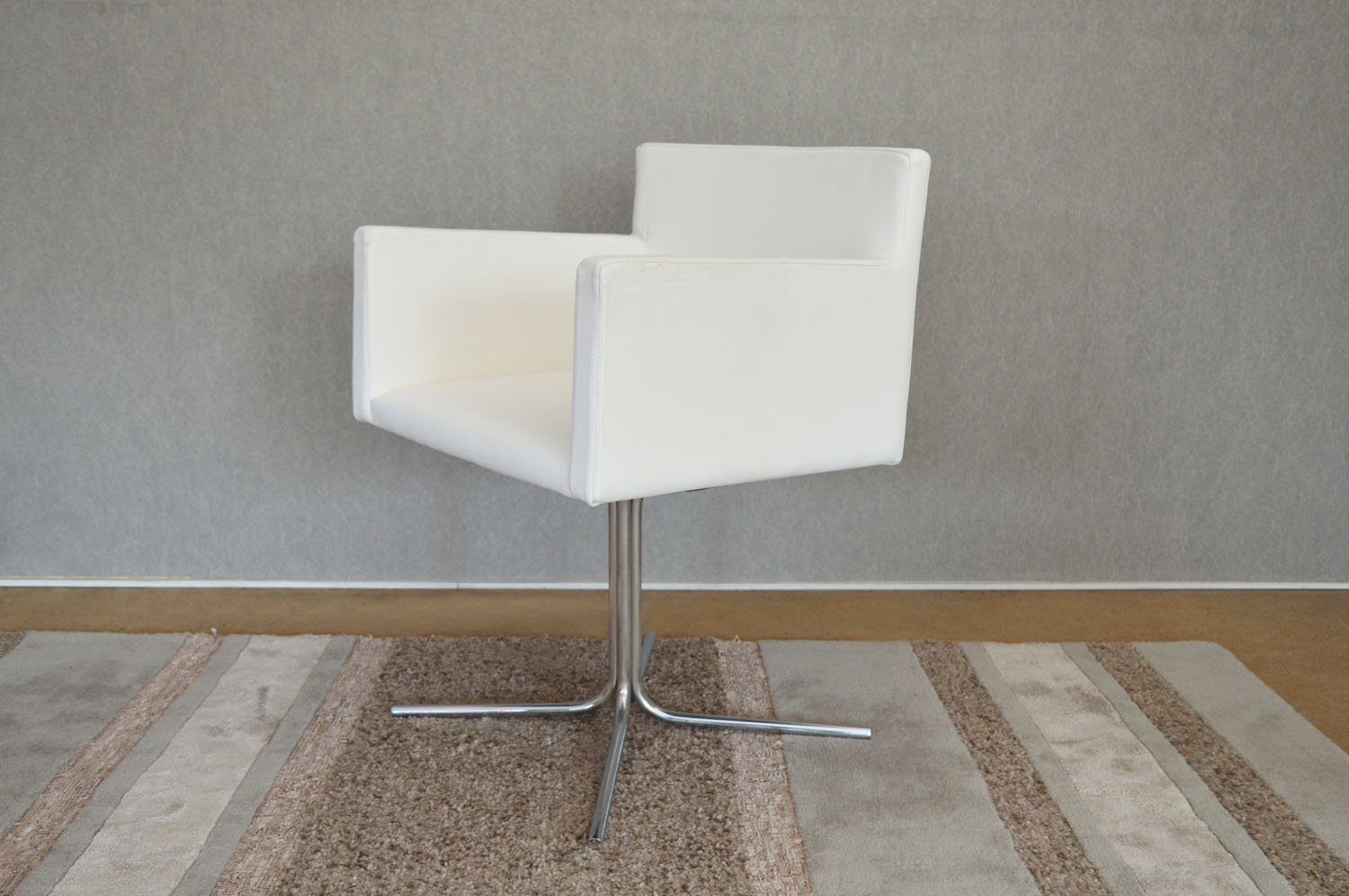 Silla de diseño blanca outlet - Arin y Embil